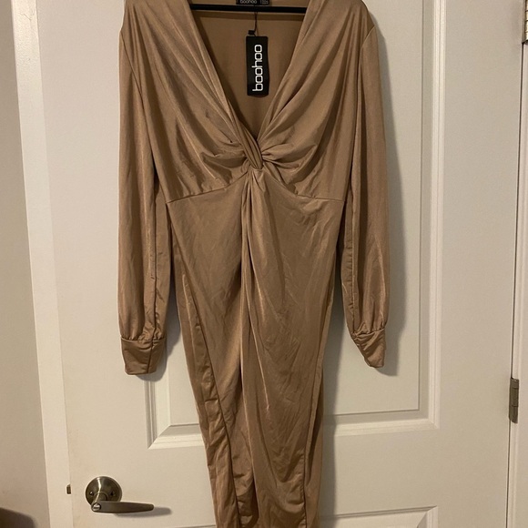 NEVER WORN! Boohoo Tan Twist Front Dress - Picture 1 of 6